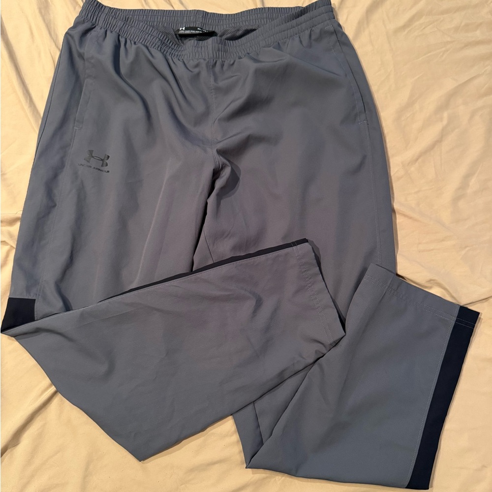 Under Armour men’s xl grey and black track pants.